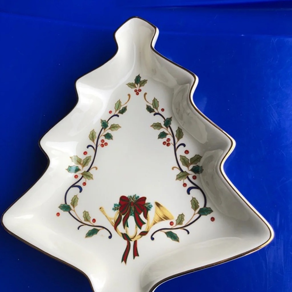 MIKASA Christmas Tree Dish